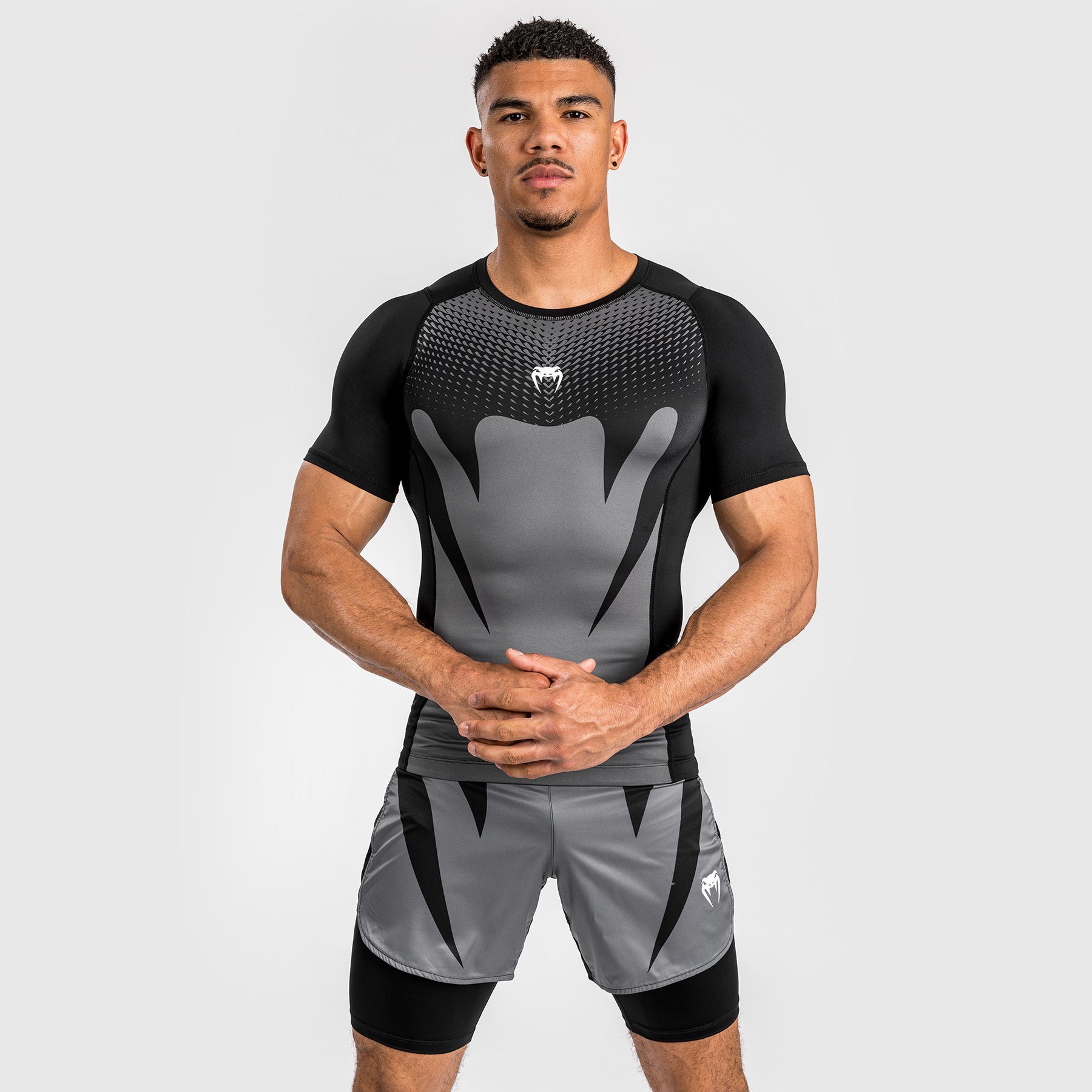 Body Glove Deluxe Rashguard Manica Corta Uomo – Taglio Comfort E Vestibilità Relax In Nero (Taglia S)