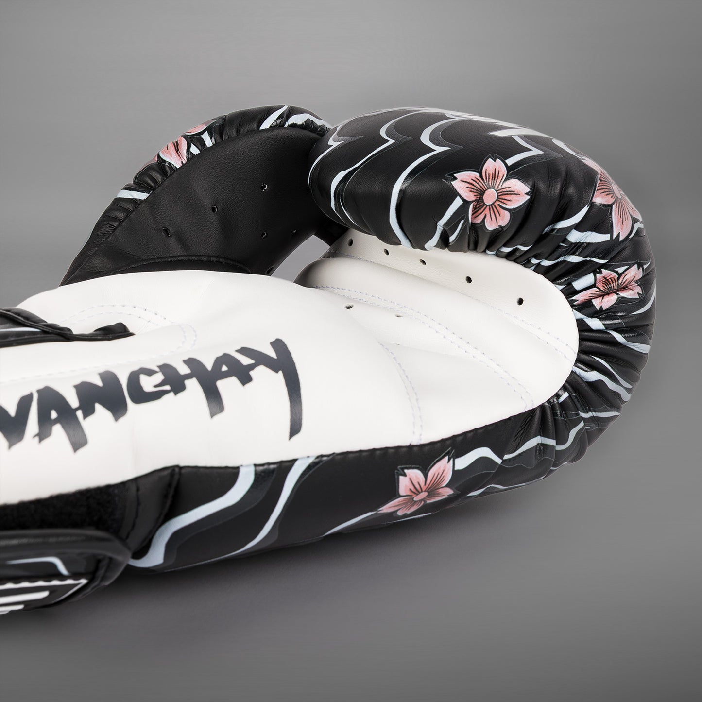 Venum X Tawanchay Boxing gloves Black/White