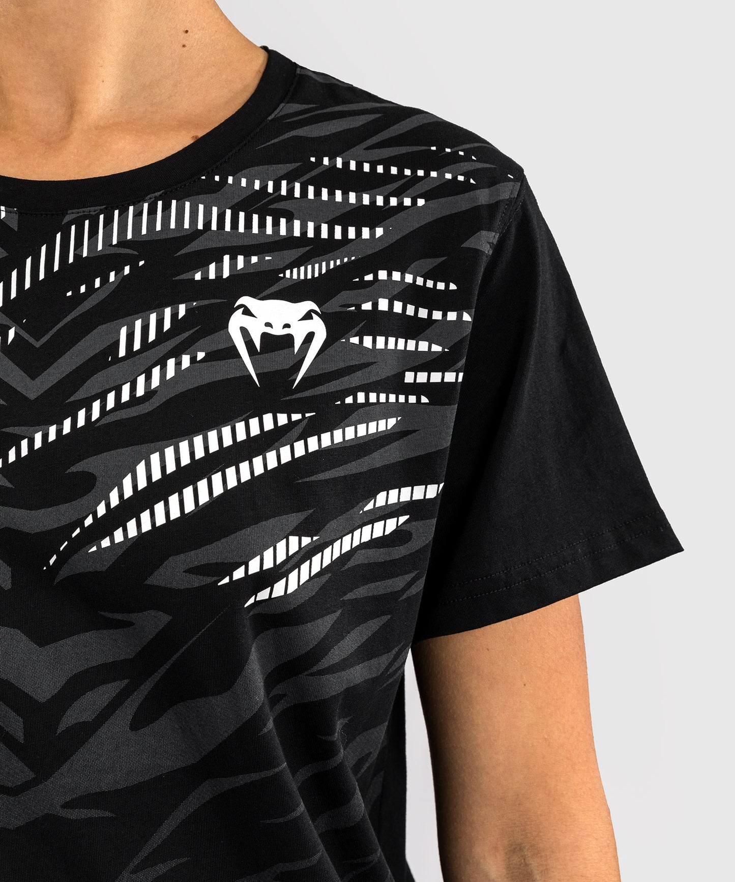 UFC Fusion by Venum Replica Women’s Short Sleeve T-Shirt - Black
