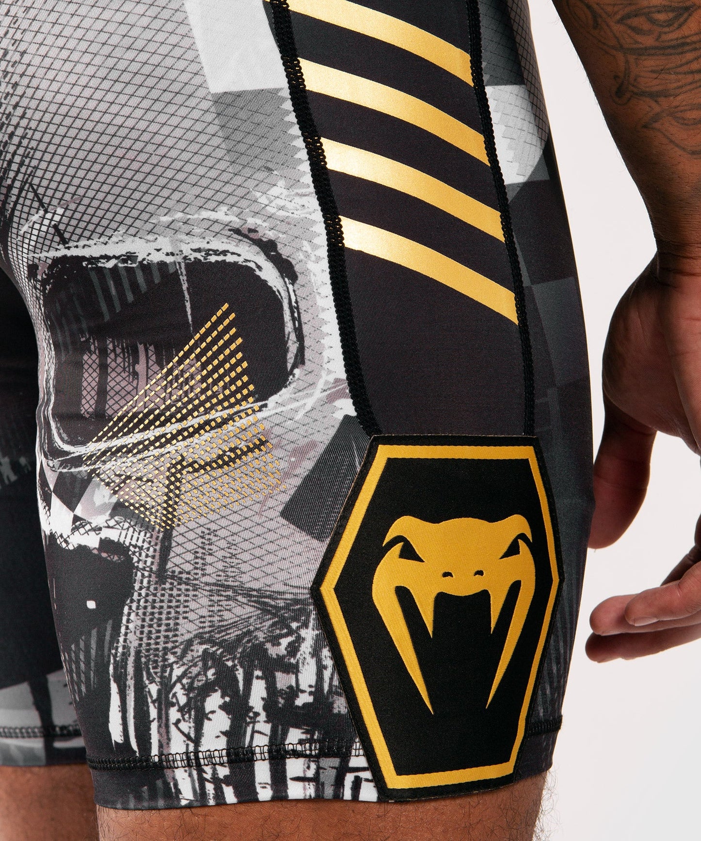 Venum Skull compression shorts - Black