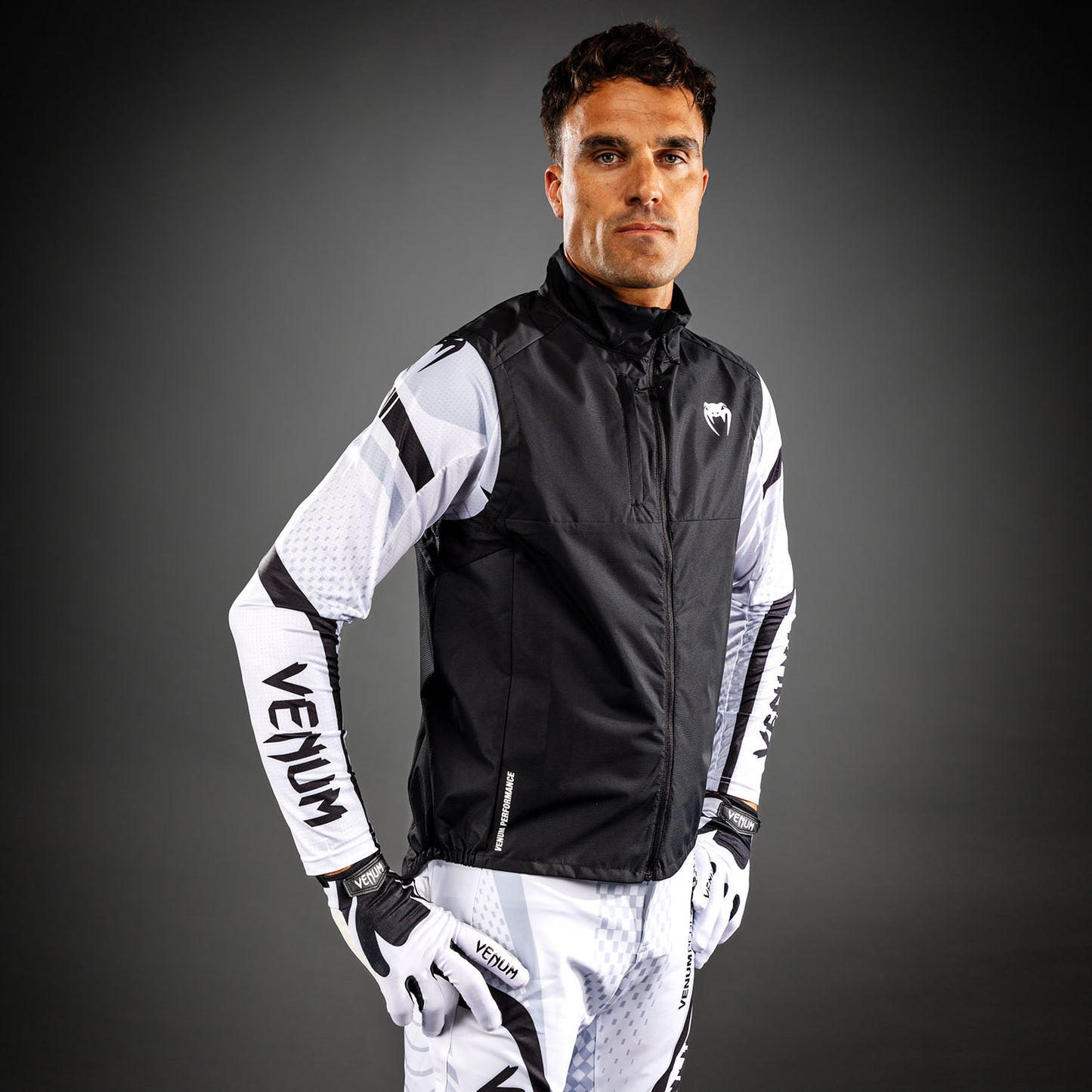 Venum MX Basics Sleeveles Windbreaker - Black/White