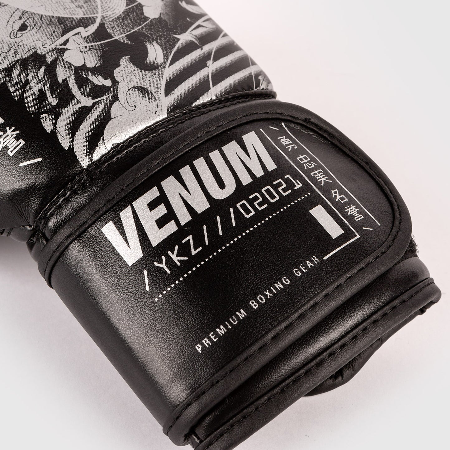 Venum YKZ21 Boxing Gloves - For Kids - Black/White