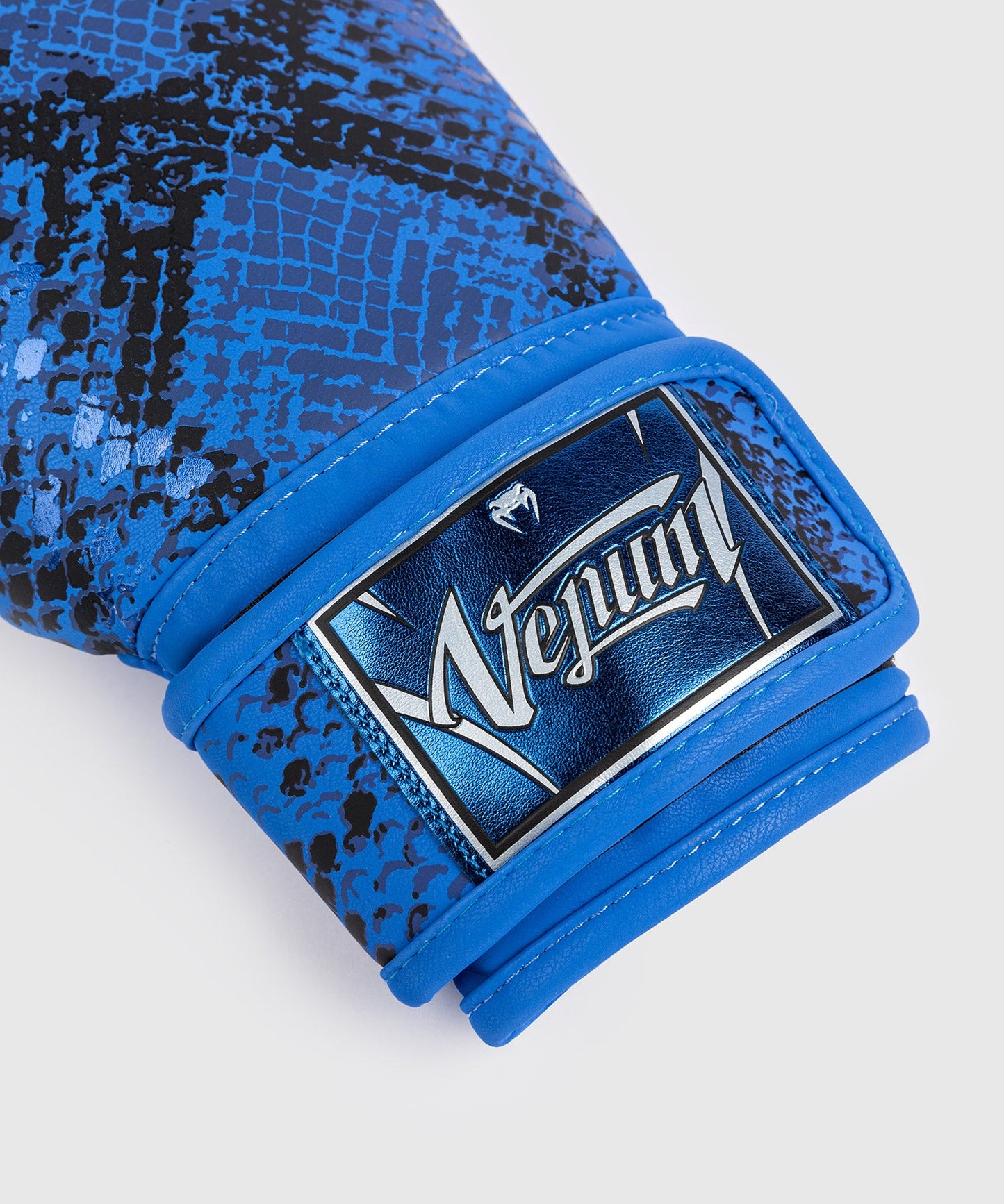 VENUM Amazonia Boxing Gloves - Ultramarine Blue