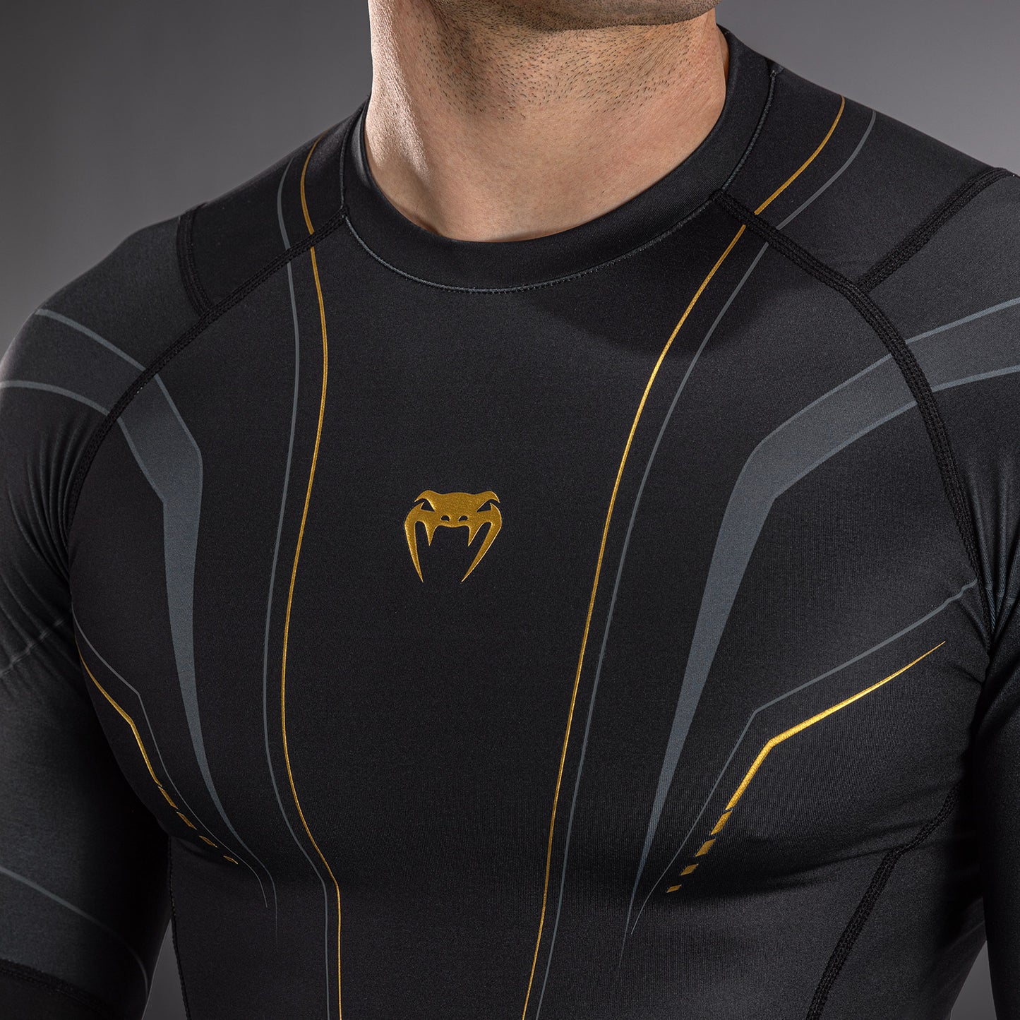 Venum Streamline Long Sleeve Rashguard - Black/Gold
