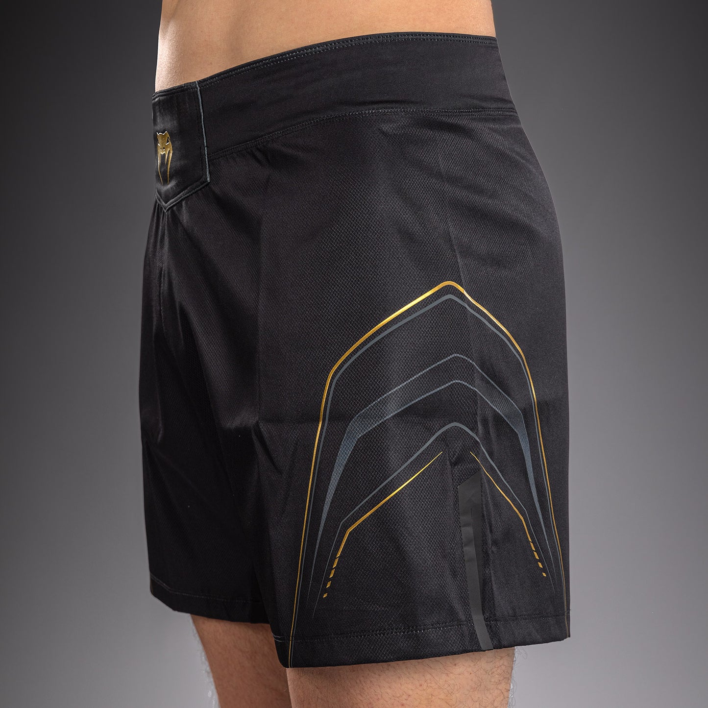 Venum Streamline Fightshorts - Black/Gold
