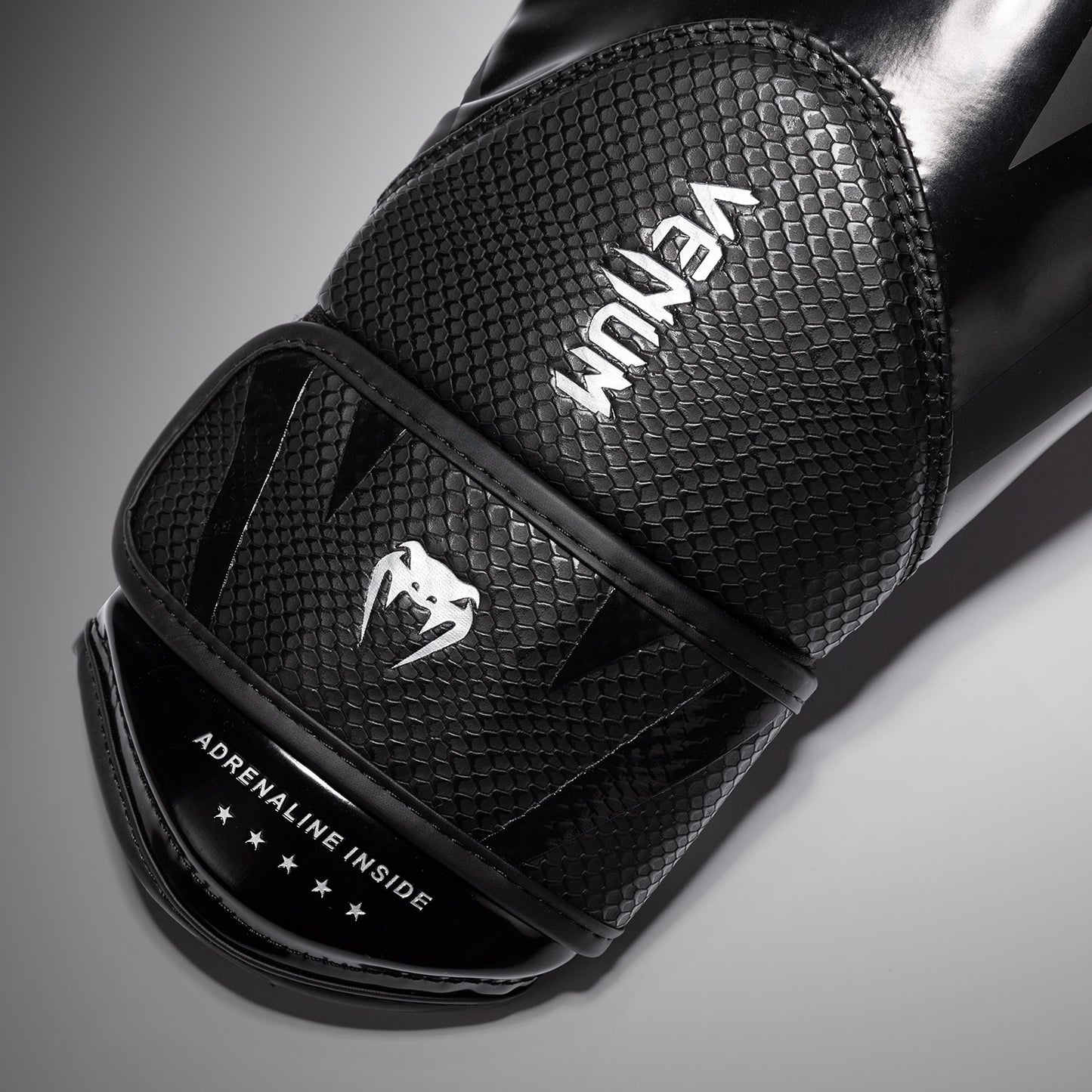 Venum Challenger 4.0 Scales Boxing Gloves - Black