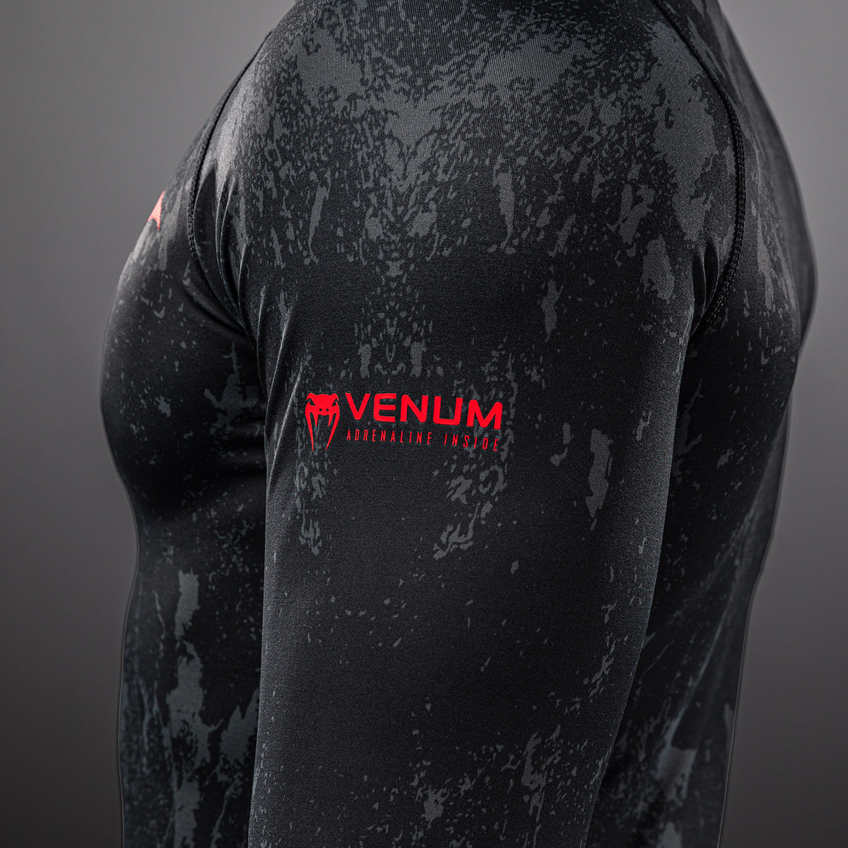 Venum x Batman Long Sleeve Rashguard - Black/Grey/Red