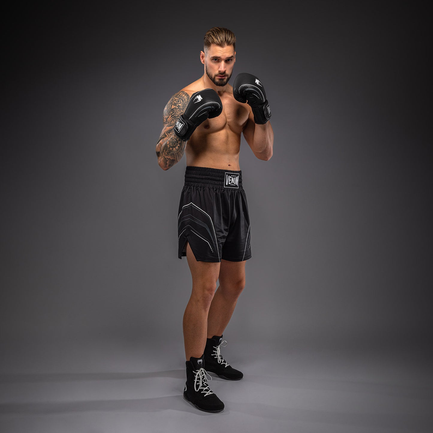 Venum Streamline Boxing Shorts - Black/White