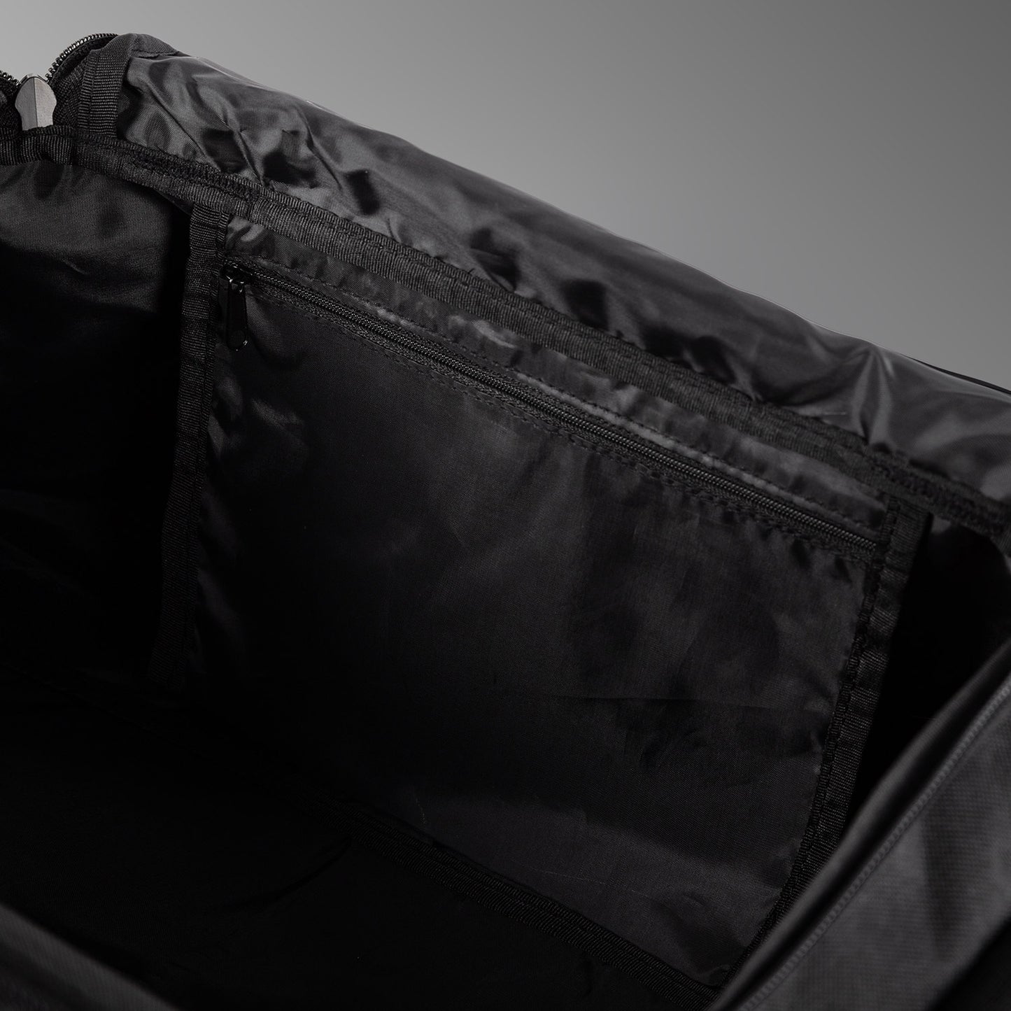 Venum Essential Sports Bag (26L) - Black