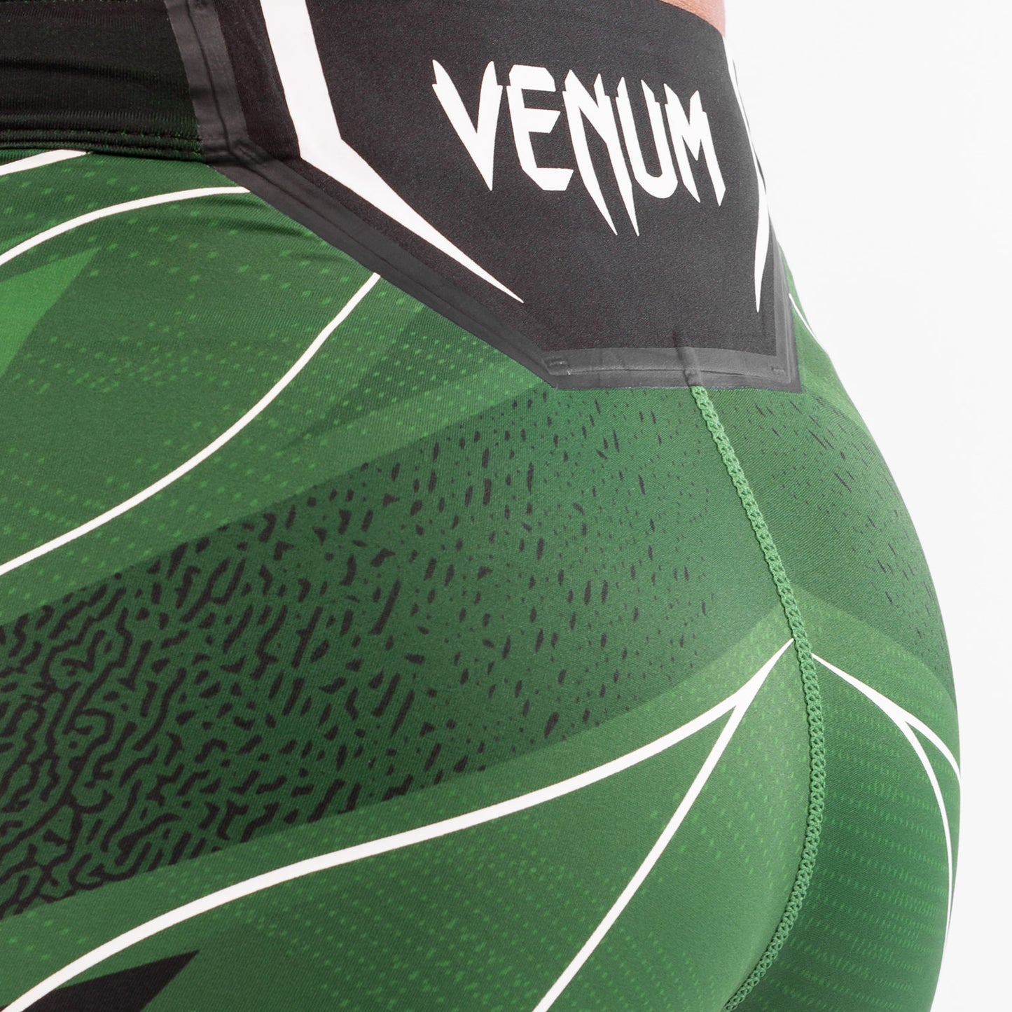 UFC Venum Authentic Fight Night Women's Vale Tudo Shorts - Short Fit - Green