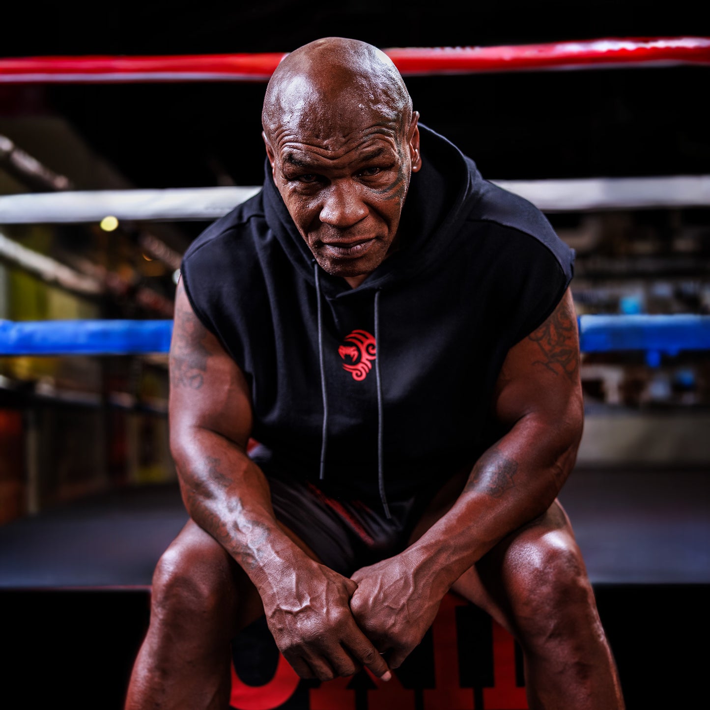 Venum x Mike Tyson Tiger Sleeveless Hoodie - Deep Black/Intense Red