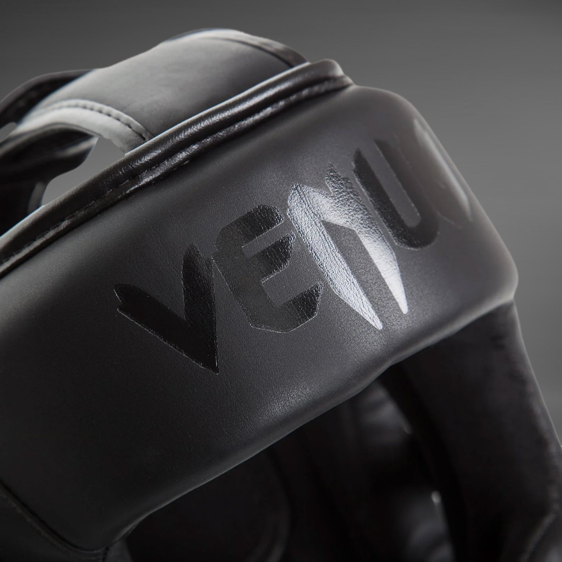 Venum Elite Headgear – Boxkopfschutz Aus Thailand, Ultra Leicht, 180° Sichtfeld, Dreifacher Schaumstoff Für Maximalen Aufprallschutz Venum Elite Headgear – Boxkopfschutz Aus Thailand, Ultra Leicht, 180° Sichtfeld, Dreifacher Schaumstoff Für Maximalen Aufprallschutz