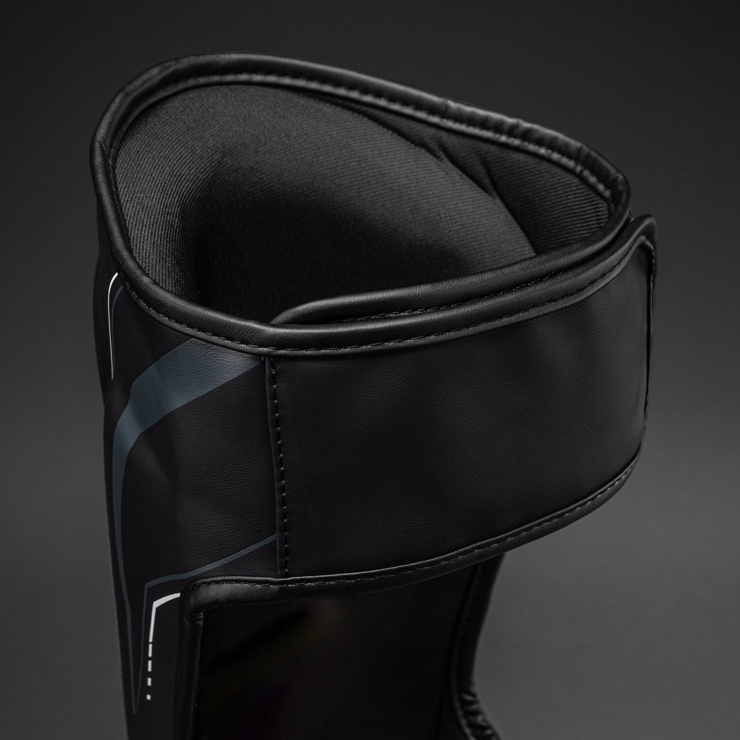 Venum Streamline Shin Guards - Black/White