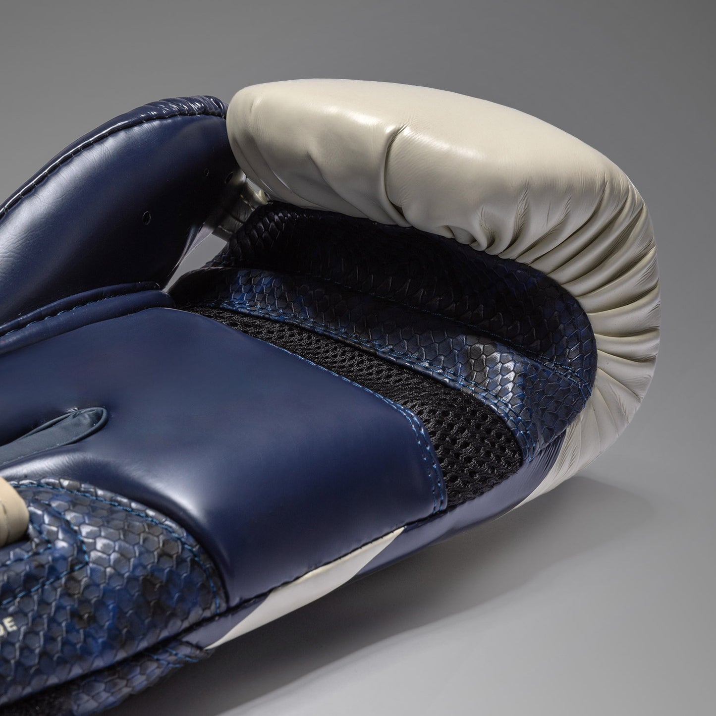 Venum Challenger 4.0 Scales Boxing Gloves - Midnight Blue