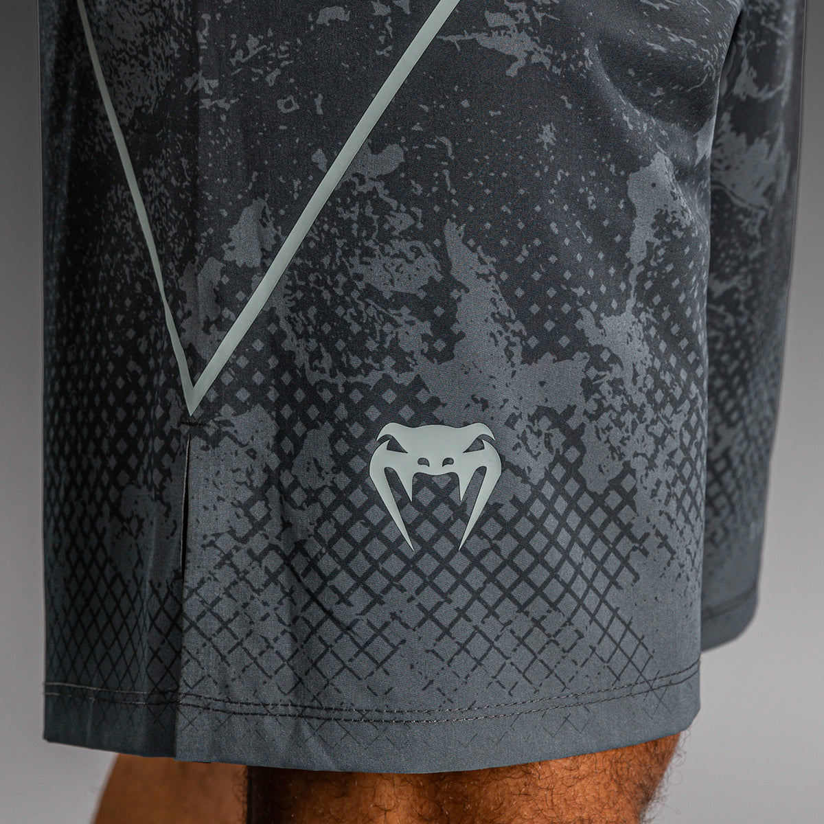 Venum x Batman Fightshorts - Grey