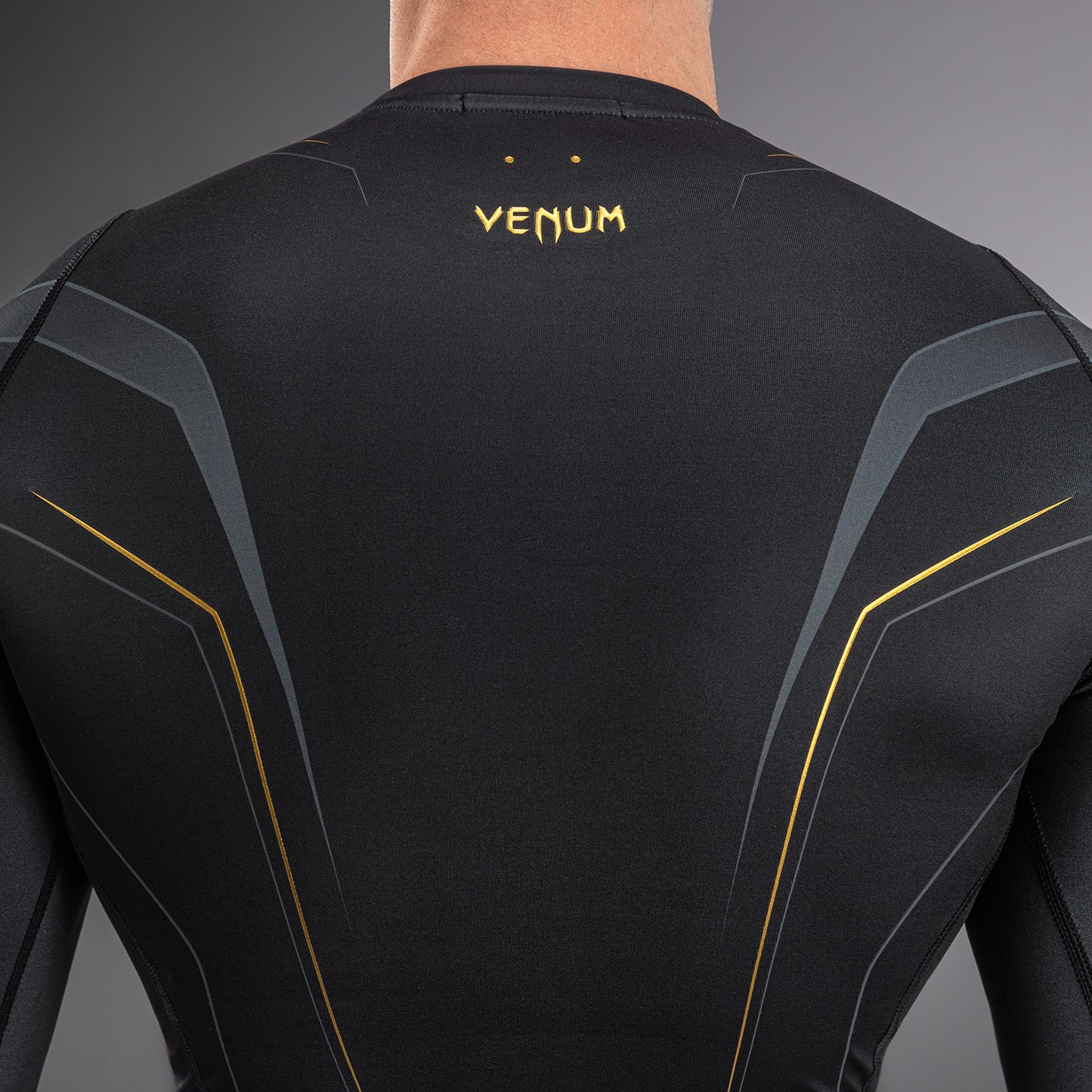 Venum Streamline Long Sleeve Rashguard - Black/Gold