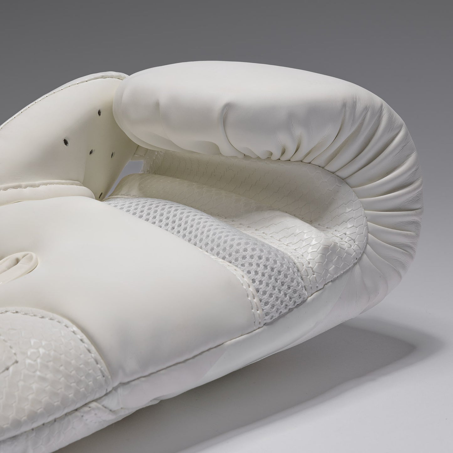Venum Challenger 4.0 Scales Boxing Gloves - Ivory
