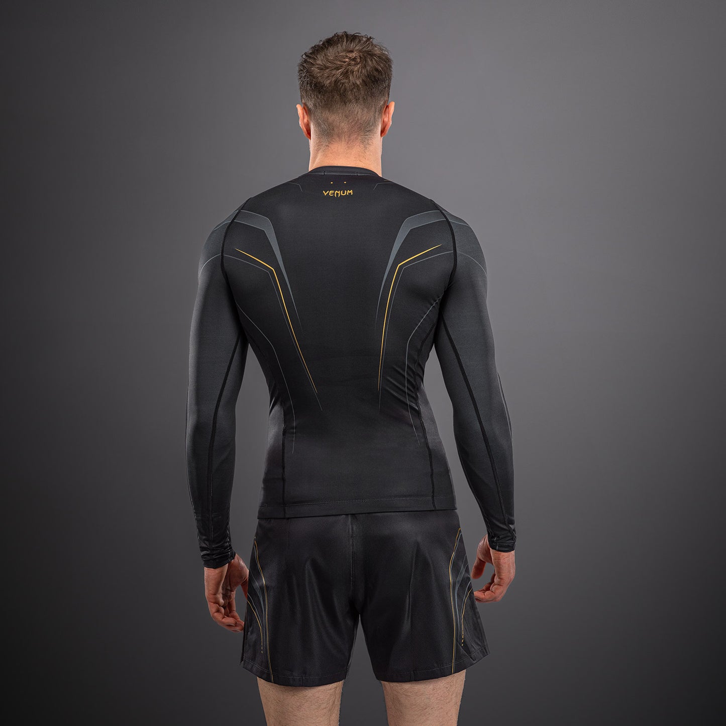 Venum Streamline Long Sleeve Rashguard - Black/Gold