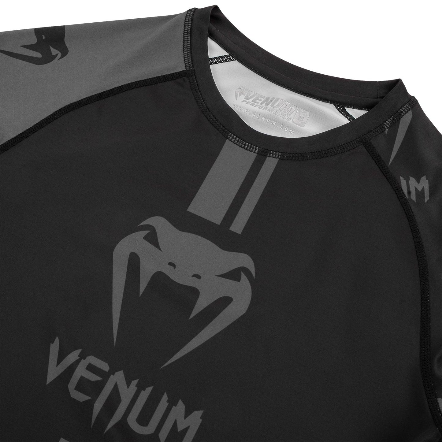 Venum Logos Rashguard - Short Sleeves - Black/Black