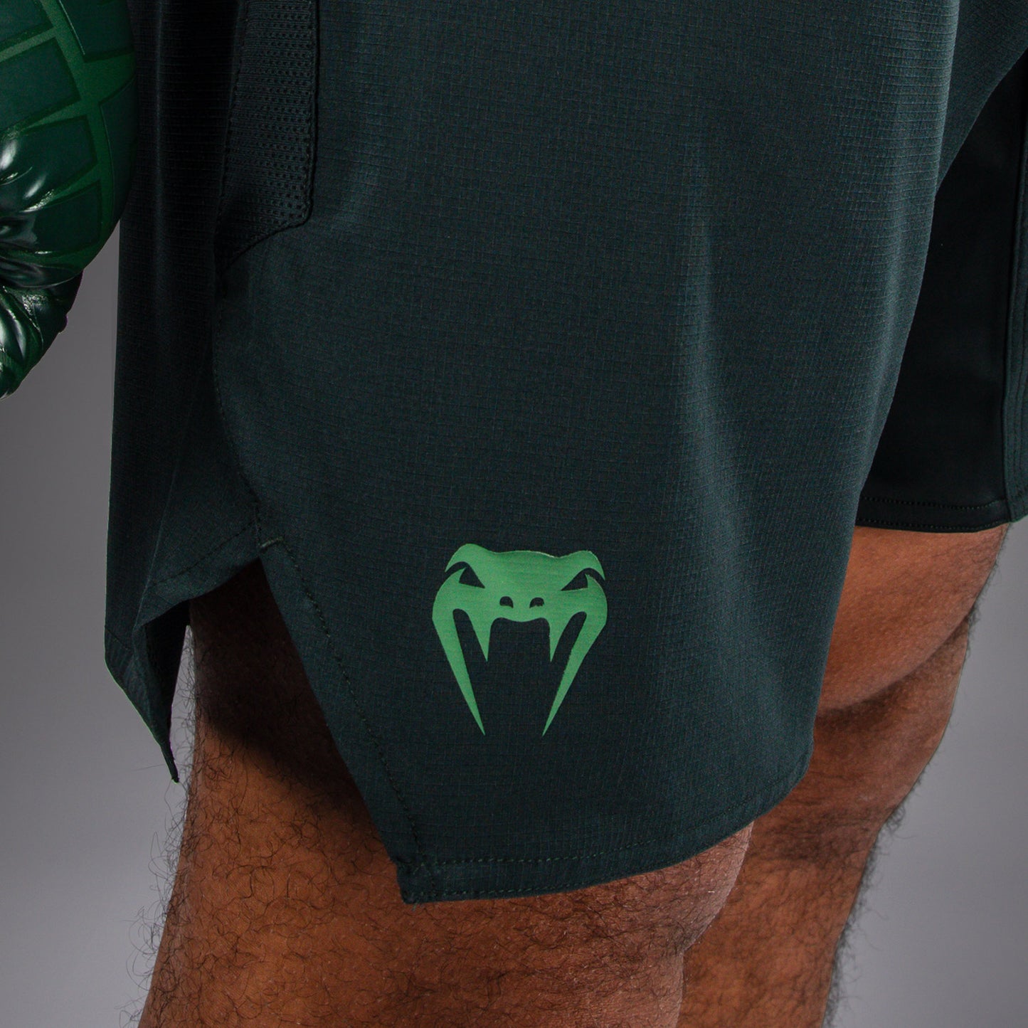 Venum Light 5.0 Fightshorts - Forest Green/Light Green