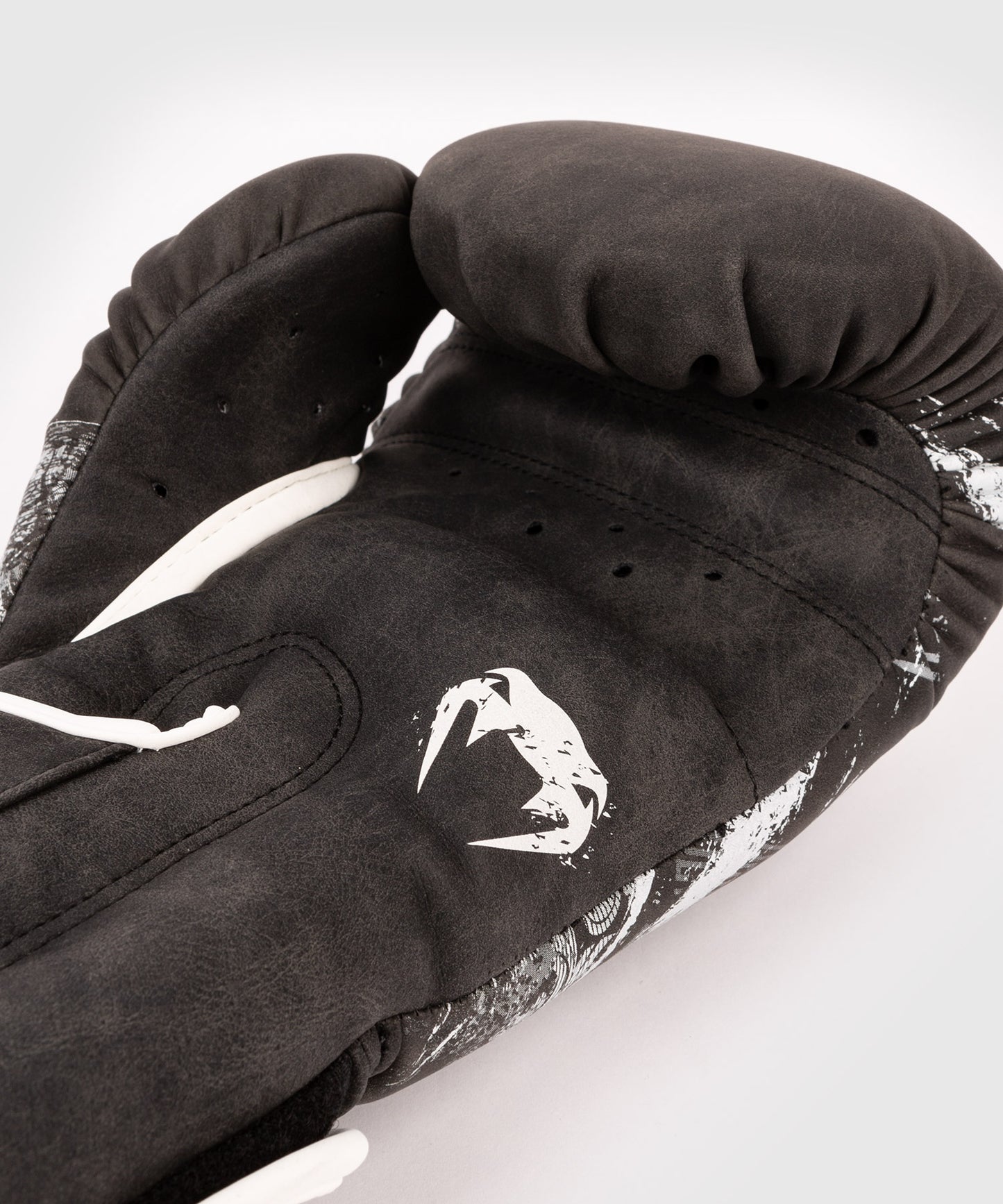 Venum GLDTR 4.0 Boxing gloves