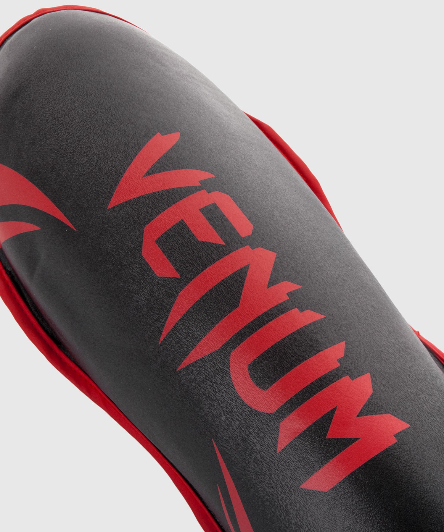 完売品！Venum シンガード Mサイズ レッド/ブラック VENUM／ヴェナム シンガード（レガース） ELITE SHIN GUARDS
