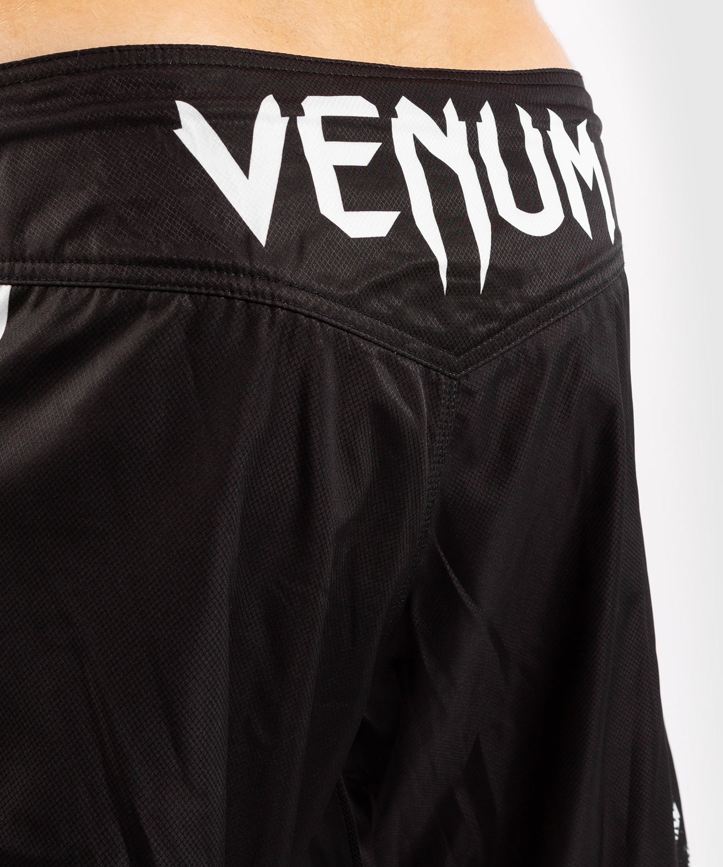 Venum Signature Fightshorts - Black/White